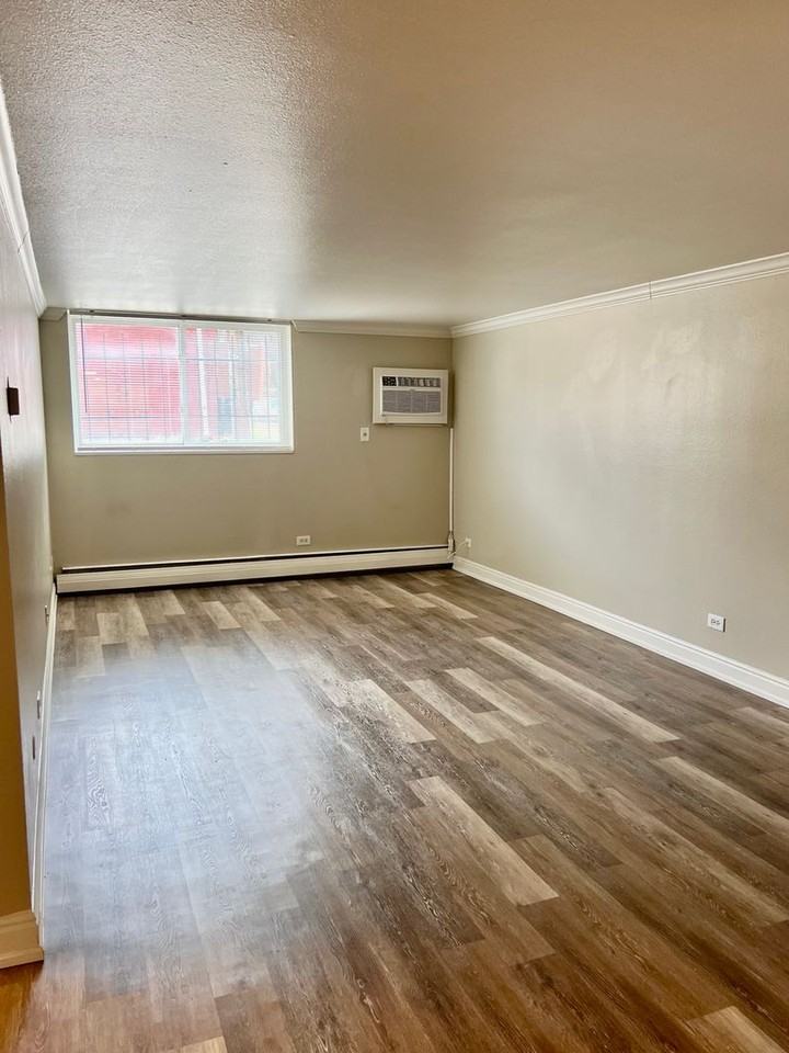 1390 N Emerson St #17 - Photo 3 of 18