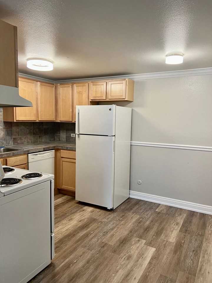 1390 N Emerson St #17 - Photo 4 of 18