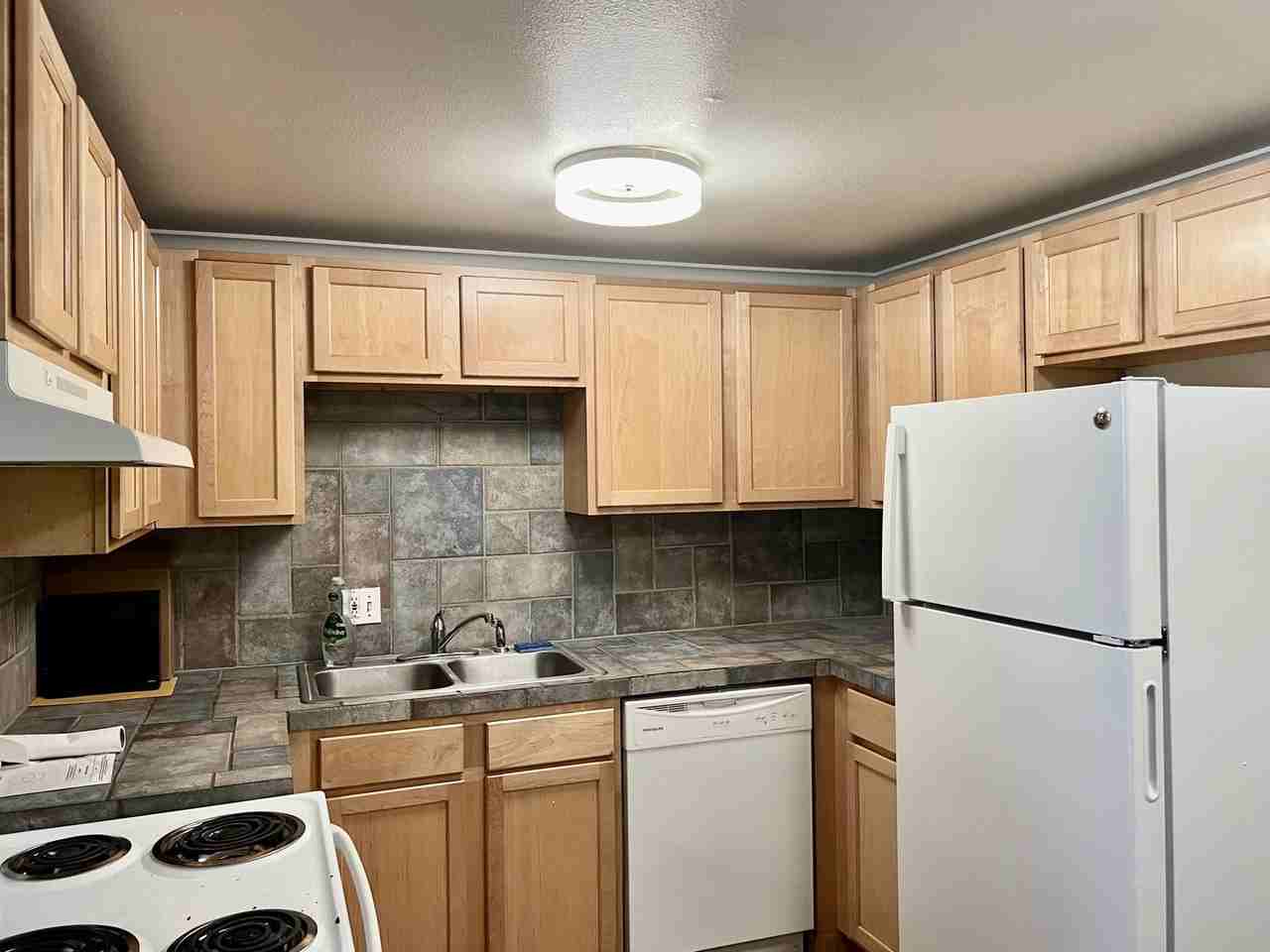 1390 N Emerson St #17 - Photo 5 of 18