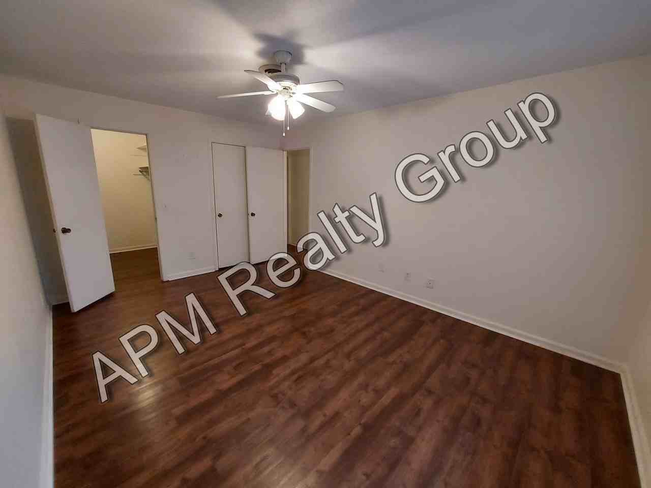 721 Deerwood St - Photo 2 of 9