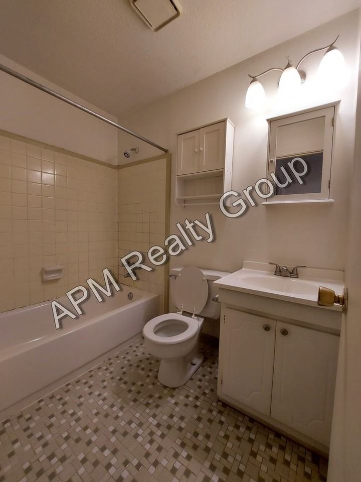 721 Deerwood St - Photo 3 of 9