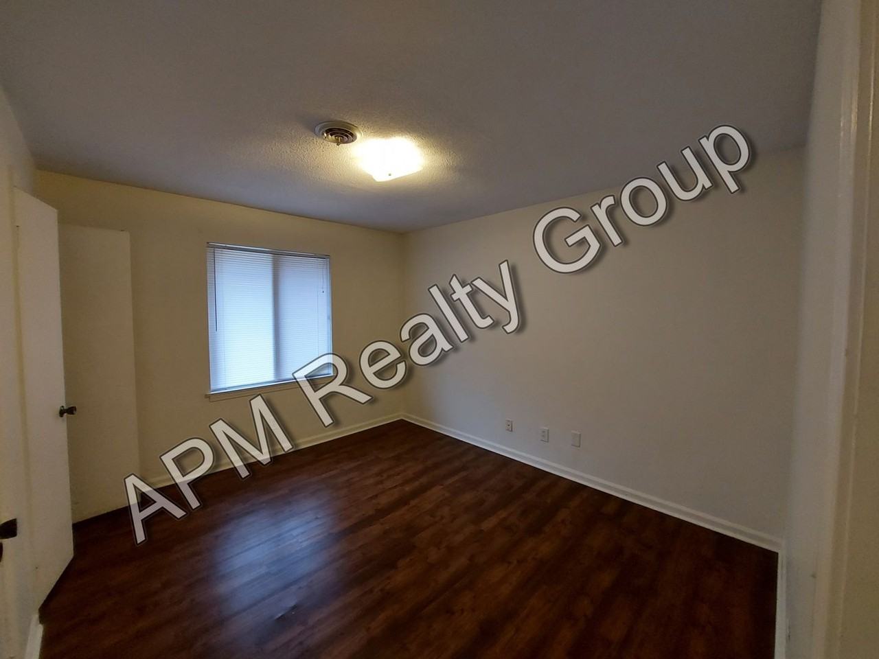 721 Deerwood St - Photo 4 of 9