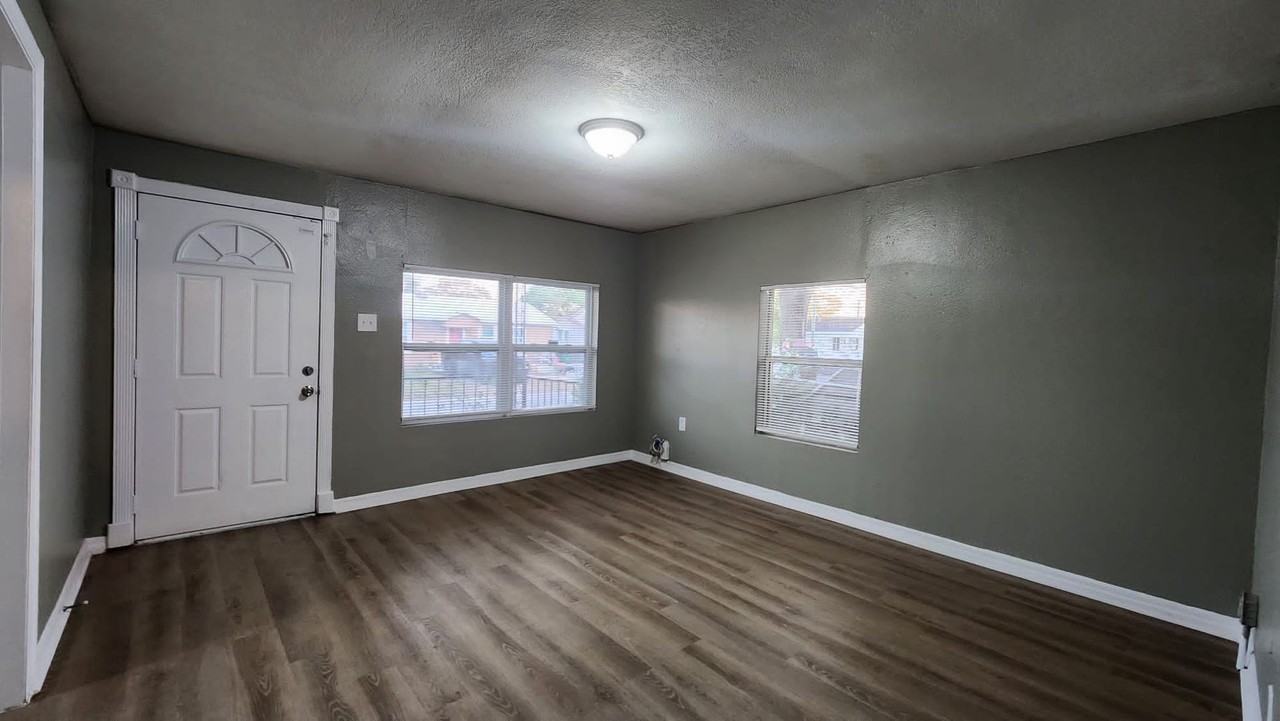 2011 Linsey St - Photo 2 of 11