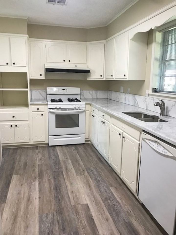 2504 Kenmore St - Photo 7 of 22