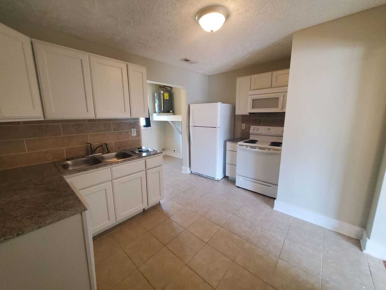 1913 Fort Bragg Rd Apt B - Photo 2 of 11