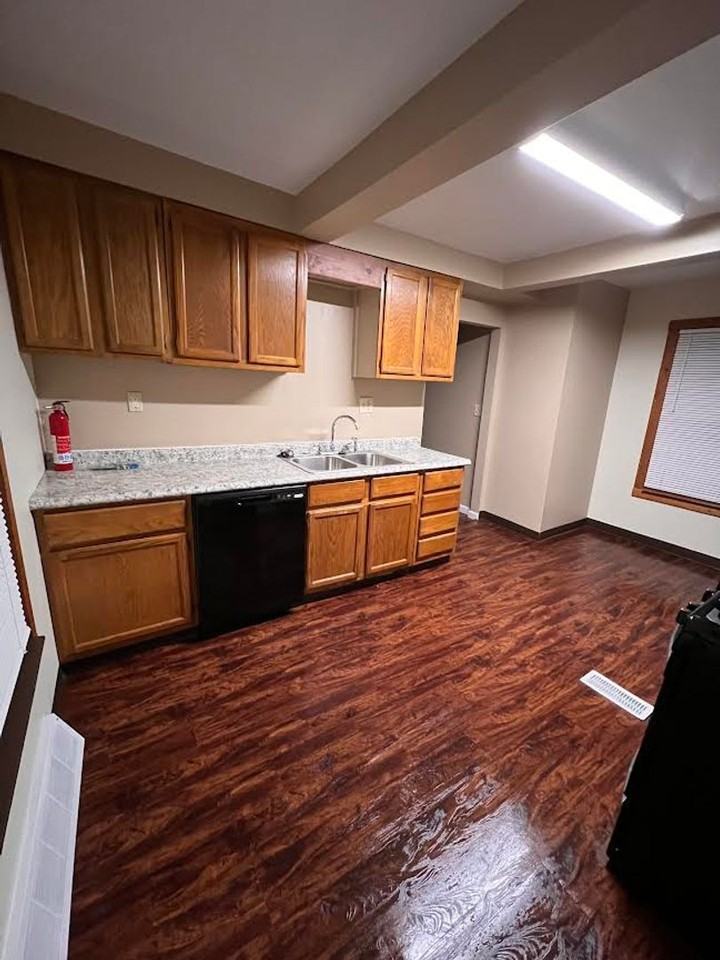 112 Hazel St - Photo 4 of 16