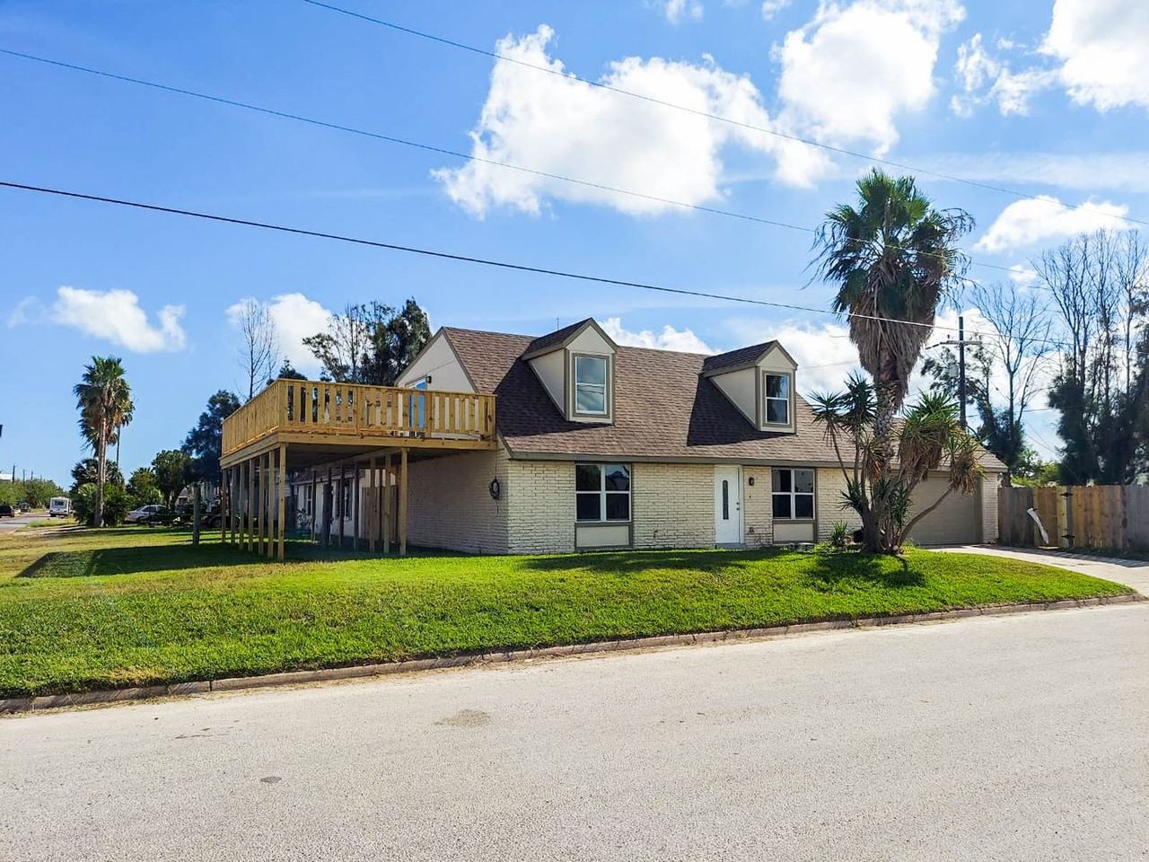 1661 2nd St - Photo 2 of 25