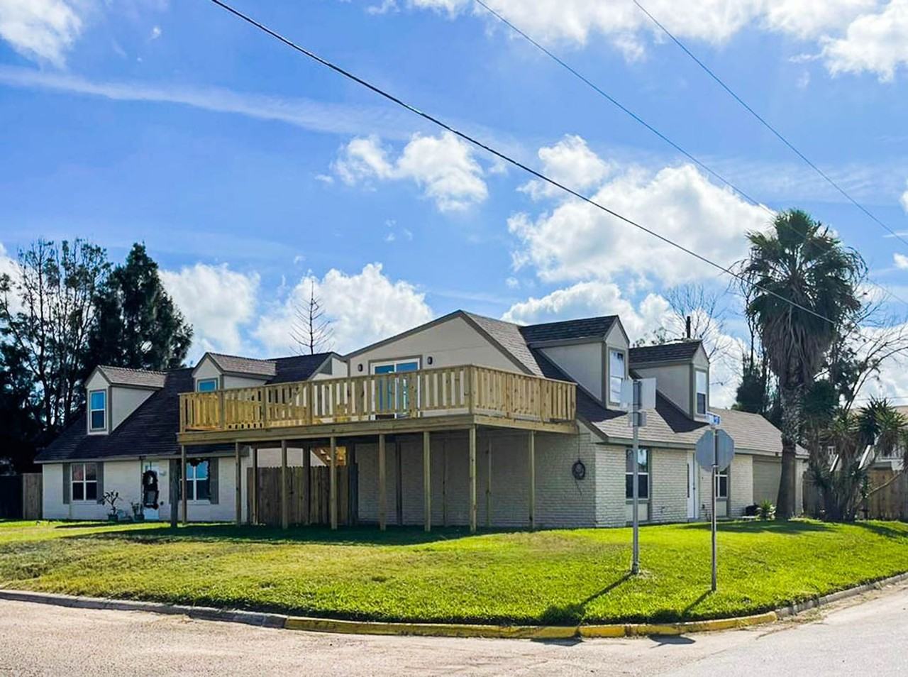 1661 2nd St - Photo 3 of 25