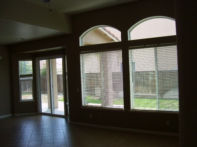 1131 Paradise Dr - Photo 6 of 11