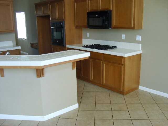 1131 Paradise Dr - Photo 7 of 11