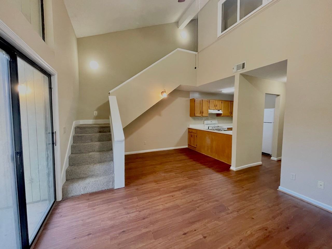 1015 Stonegate Dr - Photo 3 of 14