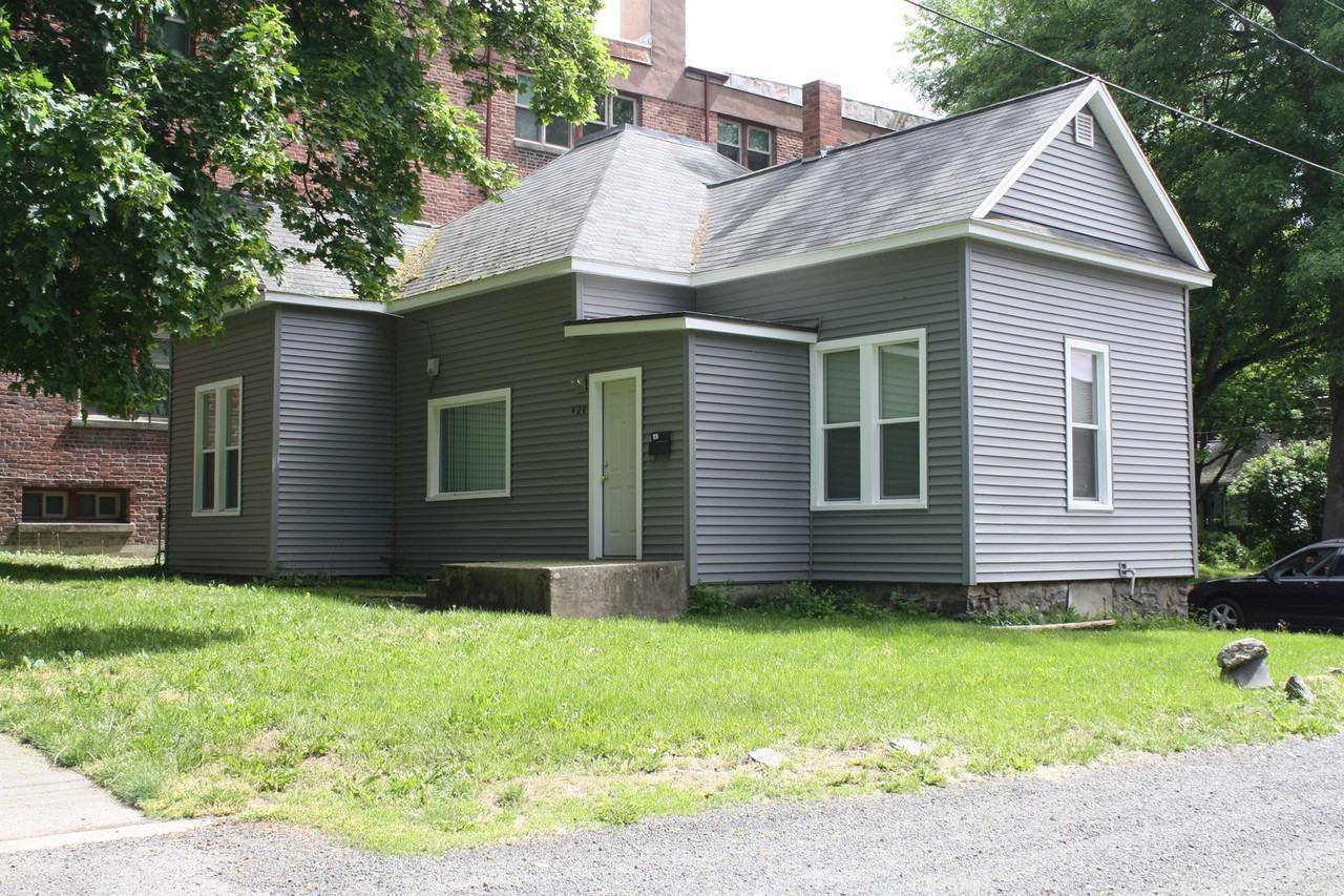 620 Northeast Maple Street - Photo 2 of 12