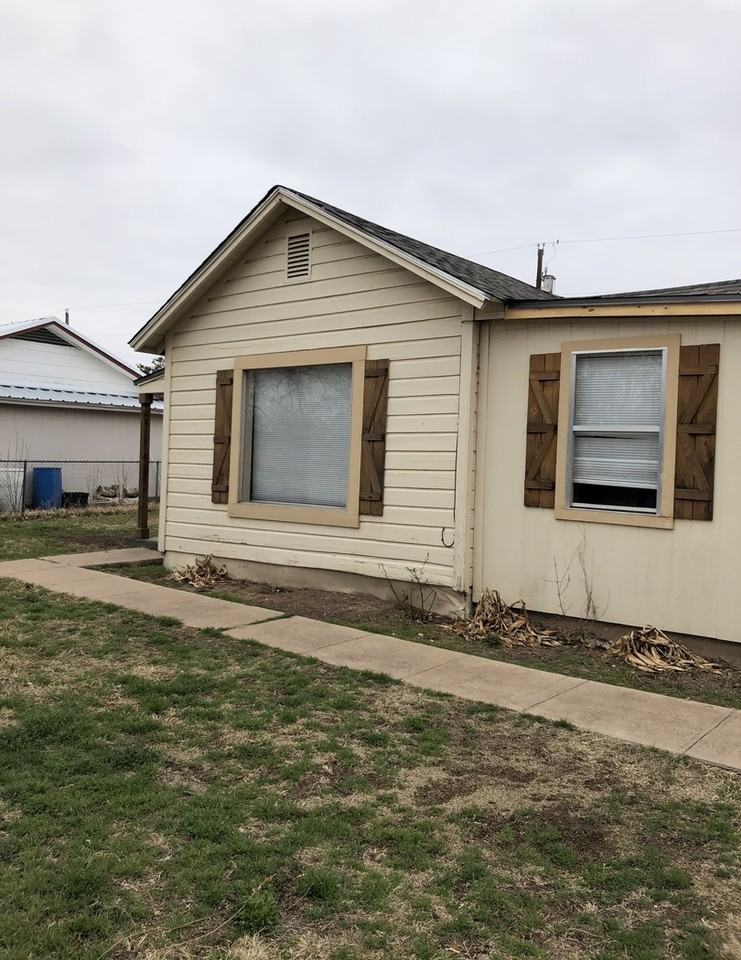 1642 Poplar St - Photo 2 of 10