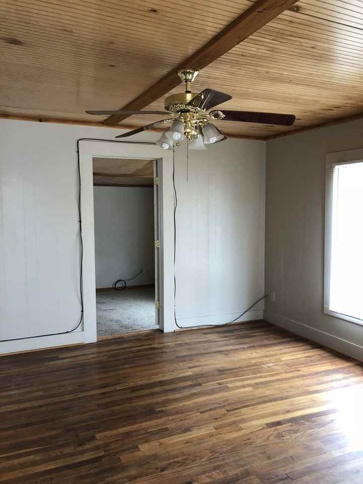 1642 Poplar St - Photo 3 of 10