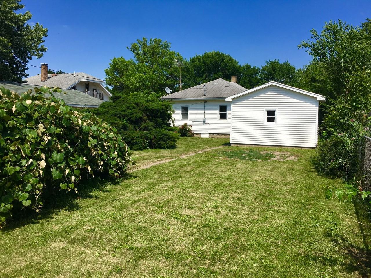917 N 10th St - Photo 2 of 13