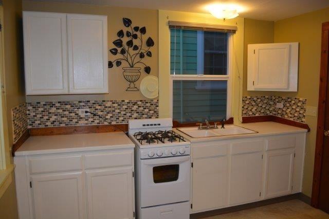 135 1/2 W Grant St - Photo 2 of 24