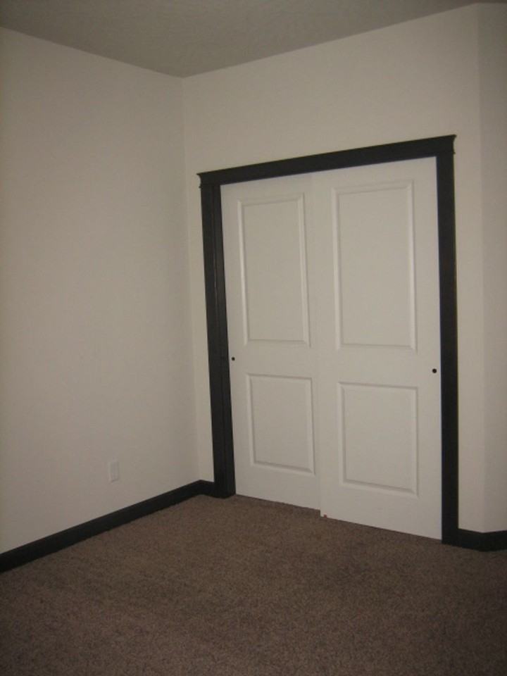 3243 N Sherwood Dr - Photo 3 of 40