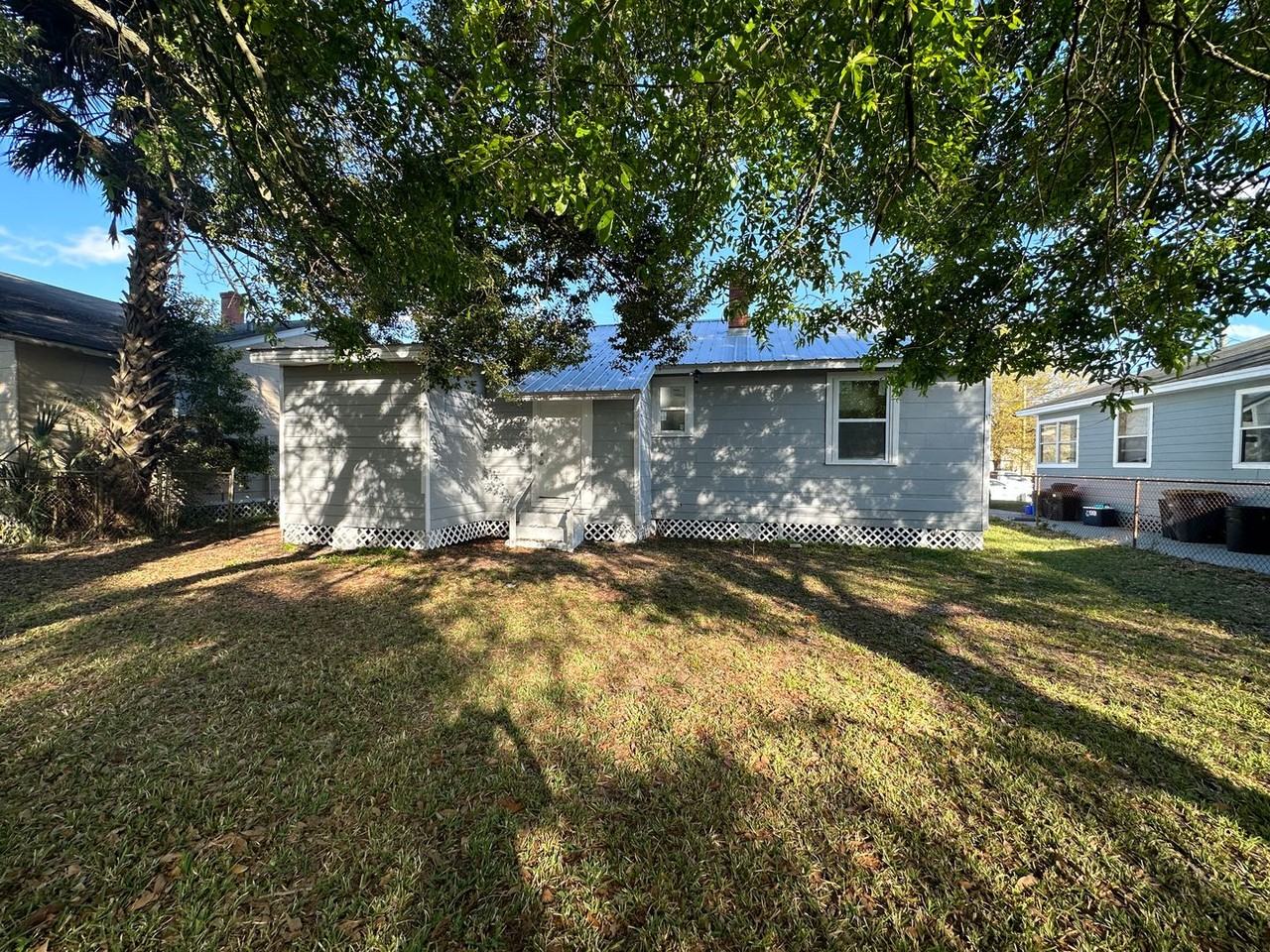 1650 Seminary St - Photo 3 of 20