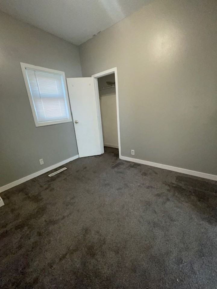 217 S Lyndale Ave - Photo 4 of 8