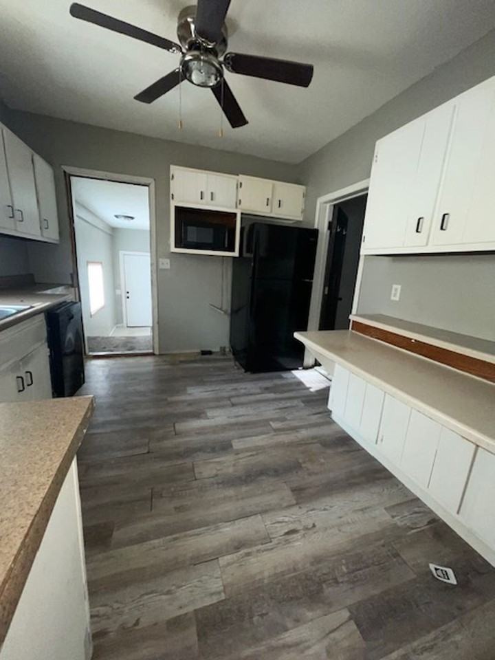 217 S Lyndale Ave - Photo 6 of 8