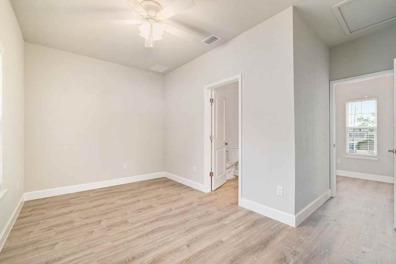 622 Nw 3rd Ave - Photo 3 of 44