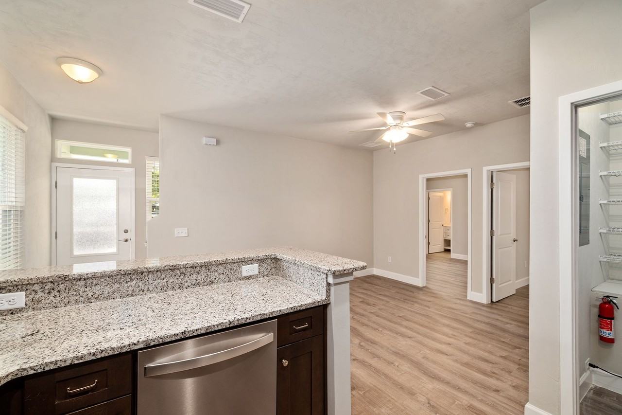 622 Nw 3rd Ave - Photo 3 of 44
