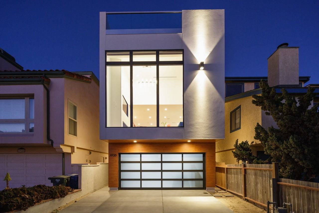 3920 Ocean Dr - Photo 2 of 32