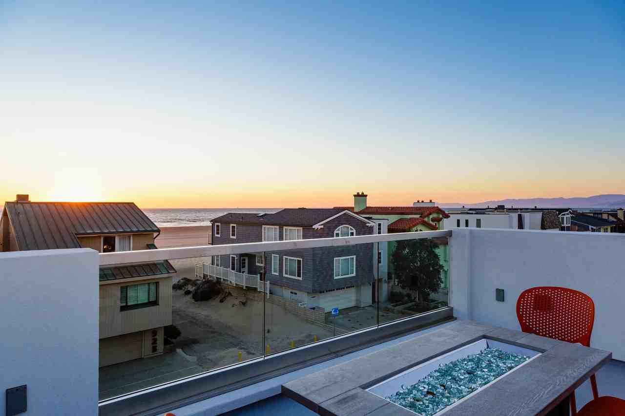 3920 Ocean Dr - Photo 3 of 32