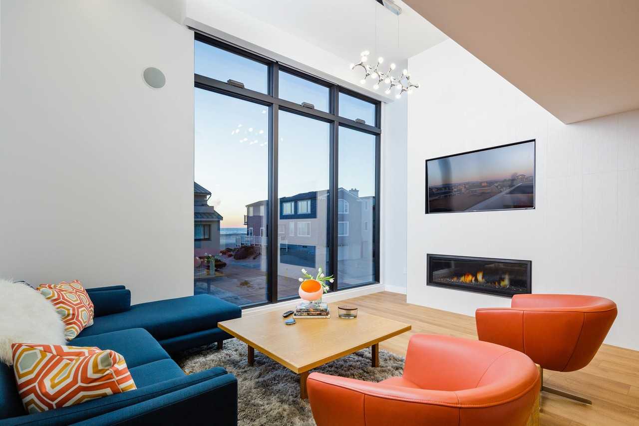 3920 Ocean Dr - Photo 5 of 32