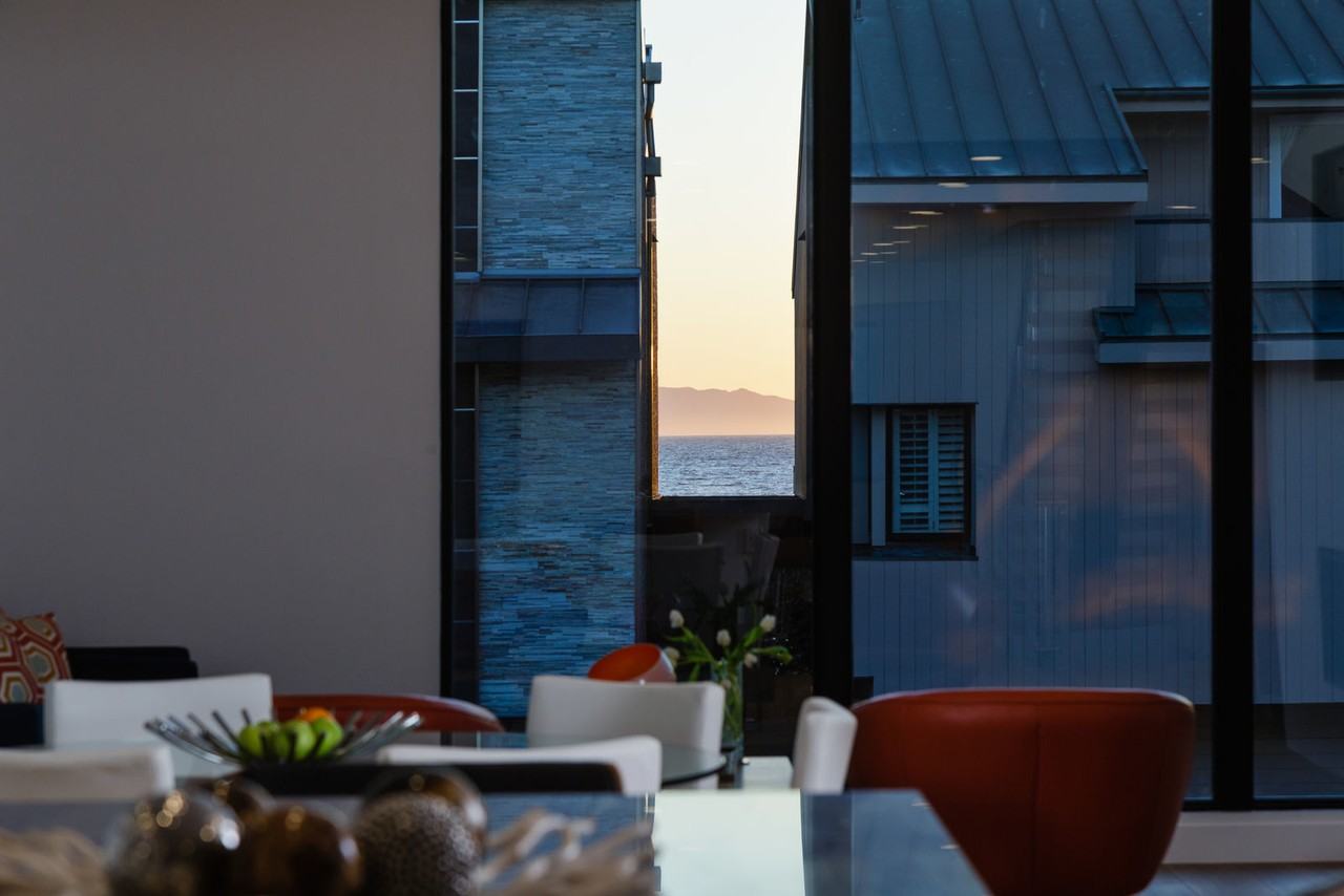 3920 Ocean Dr - Photo 6 of 32