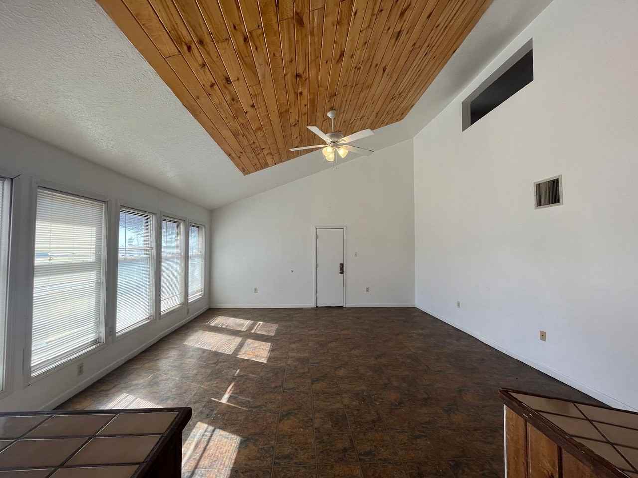 1937 Sunshine Ter Se - Photo 2 of 18