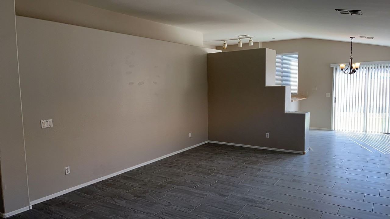 9927 W Southgate Ave - Photo 3 of 12