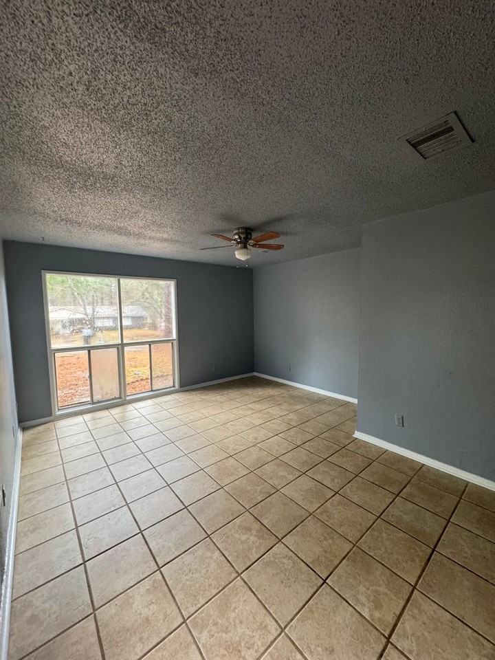 825 Willow Dr - Photo 3 of 11