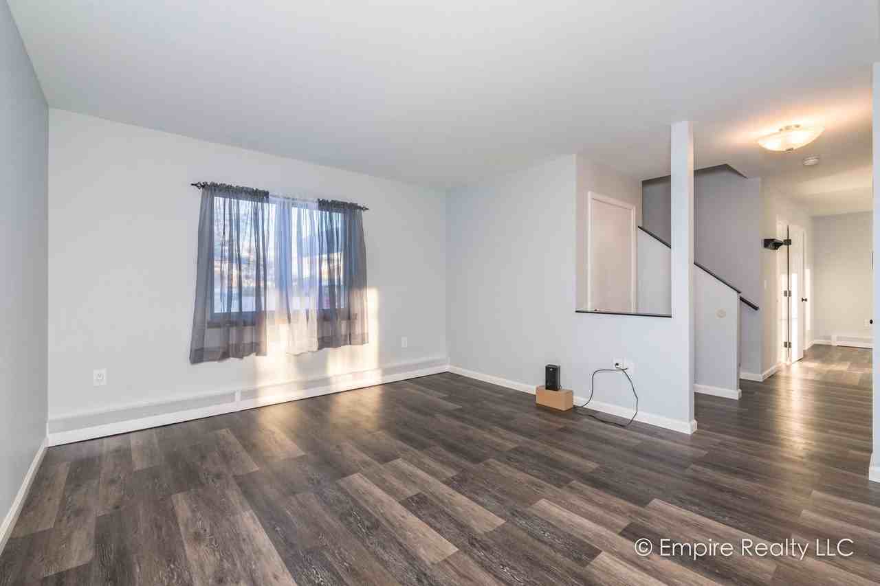 1303 Bainbridge Blvd - Photo 3 of 20