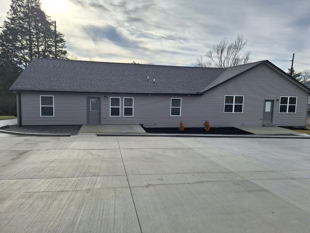 5201 Lonas Dr - Photo 3 of 24