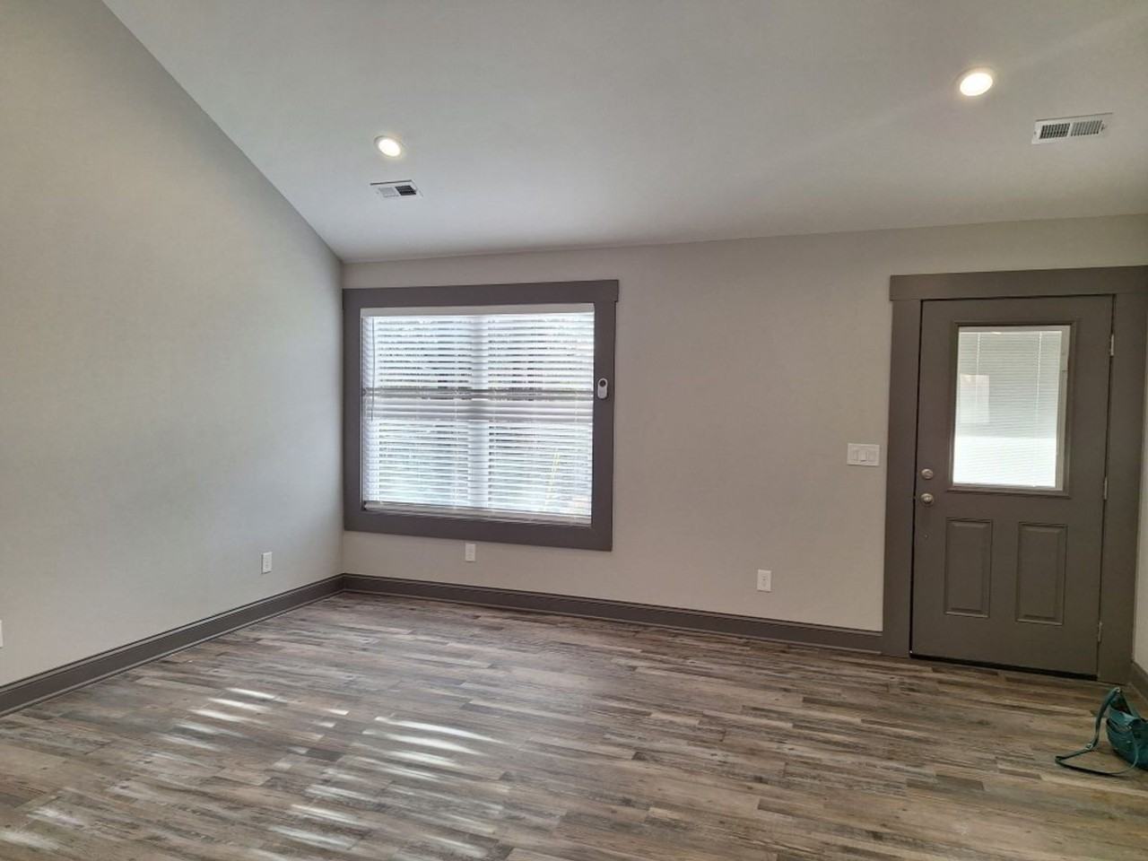 5201 Lonas Dr - Photo 5 of 24