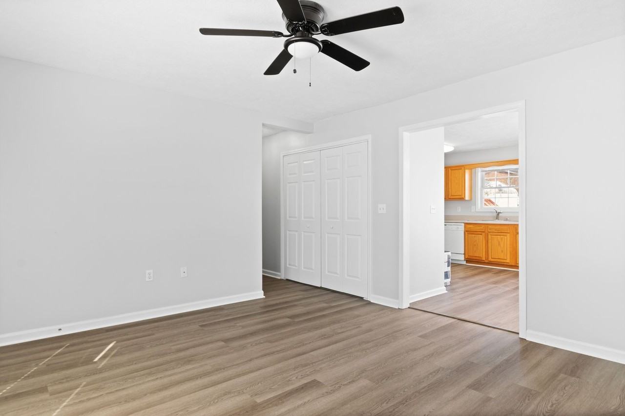 1605 Wadsworth St - Photo 3 of 20