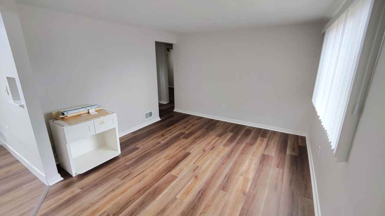 606 Blossom Dr - Photo 3 of 22