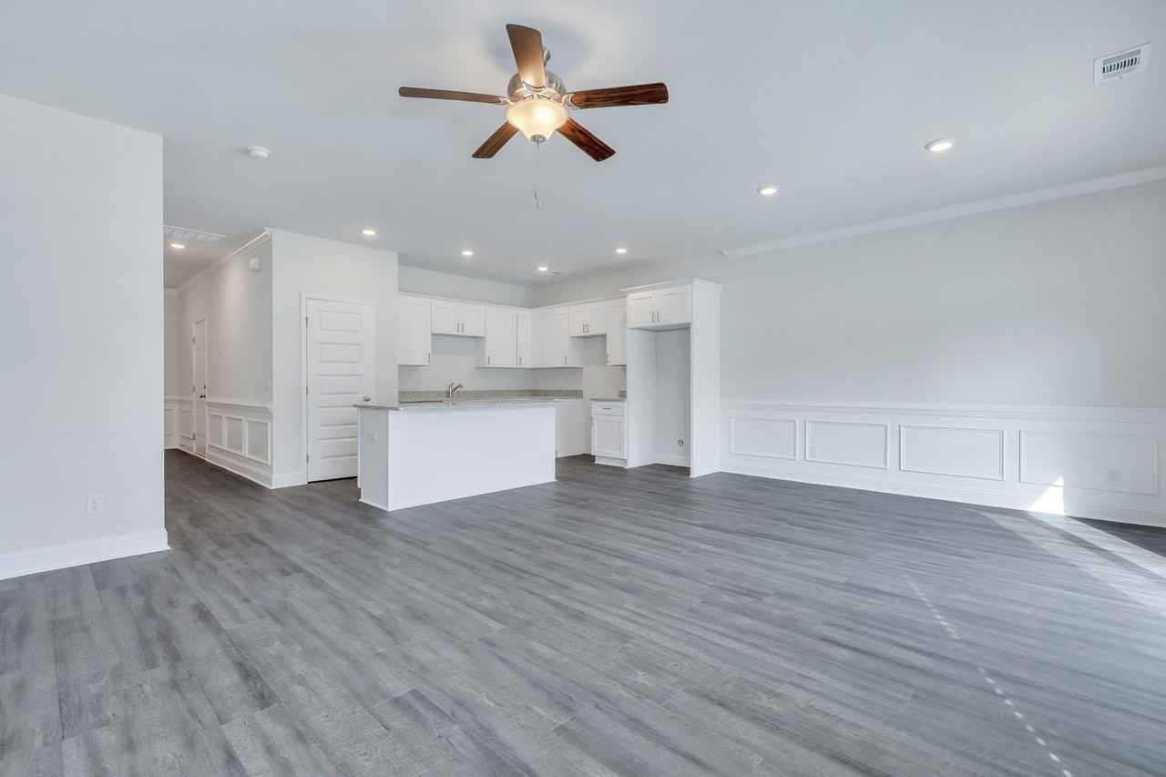 329 Governor Gwinnett Way - Photo 7 of 41