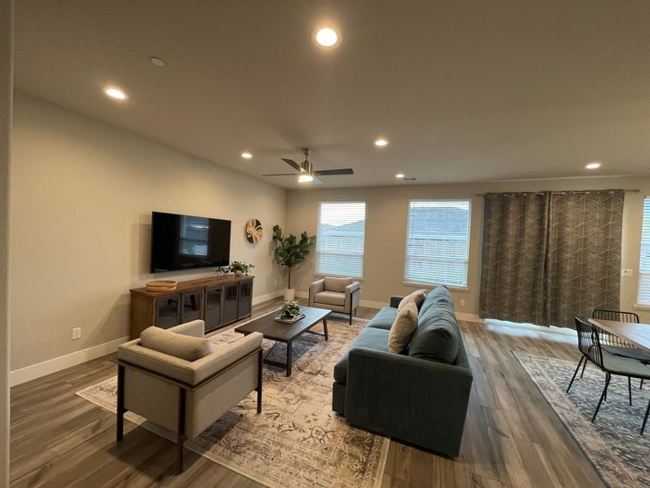 972 Culton St - Photo 3 of 13