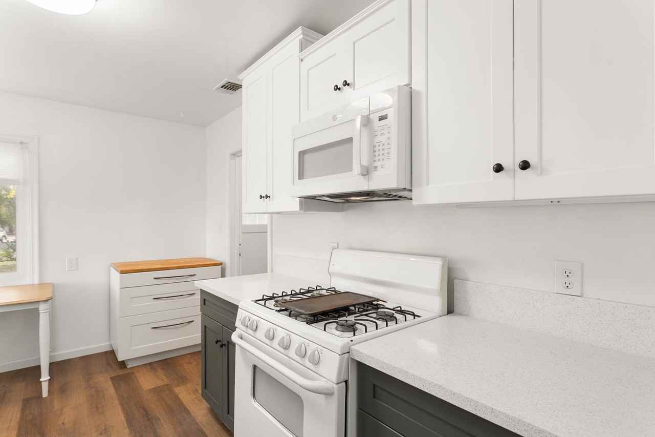 5026 V St - Photo 7 of 18