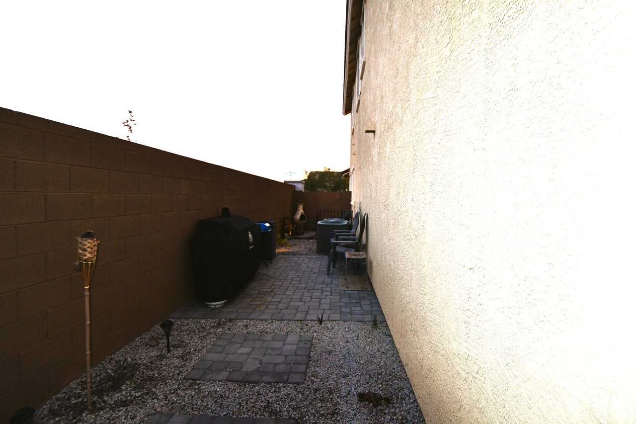 2586 E Athena Ave - Photo 6 of 28