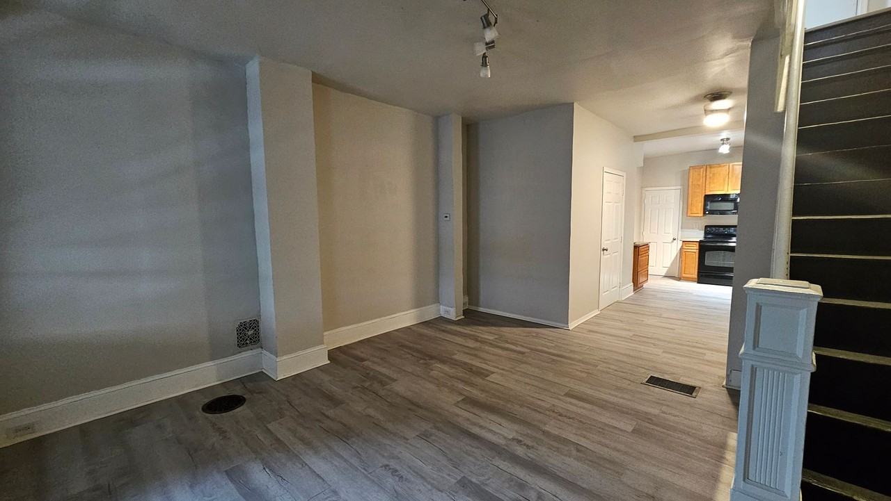 1733 N Lindenwood St - Photo 2 of 16