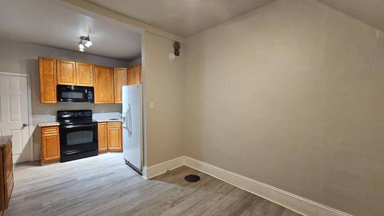1733 N Lindenwood St - Photo 3 of 16