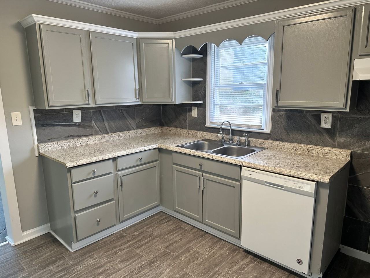 3942 Tillman Rd - Photo 3 of 10