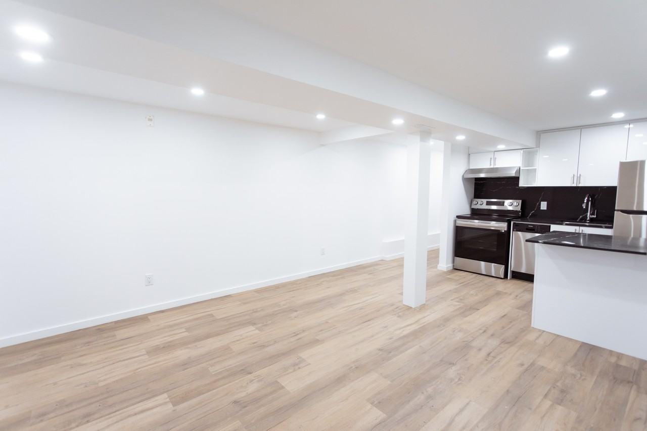 682 Bathurst Street - Photo 3