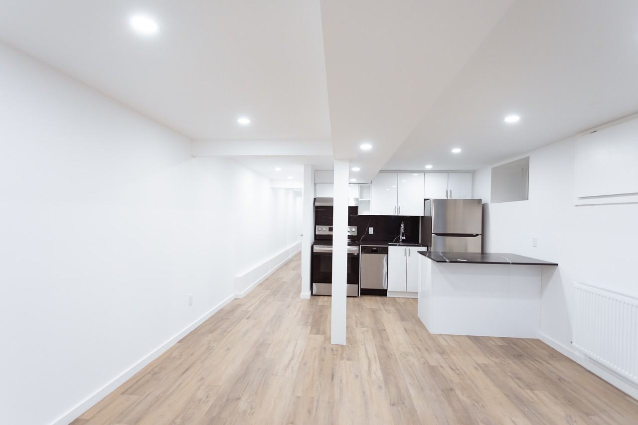 682 Bathurst Street - Photo 4