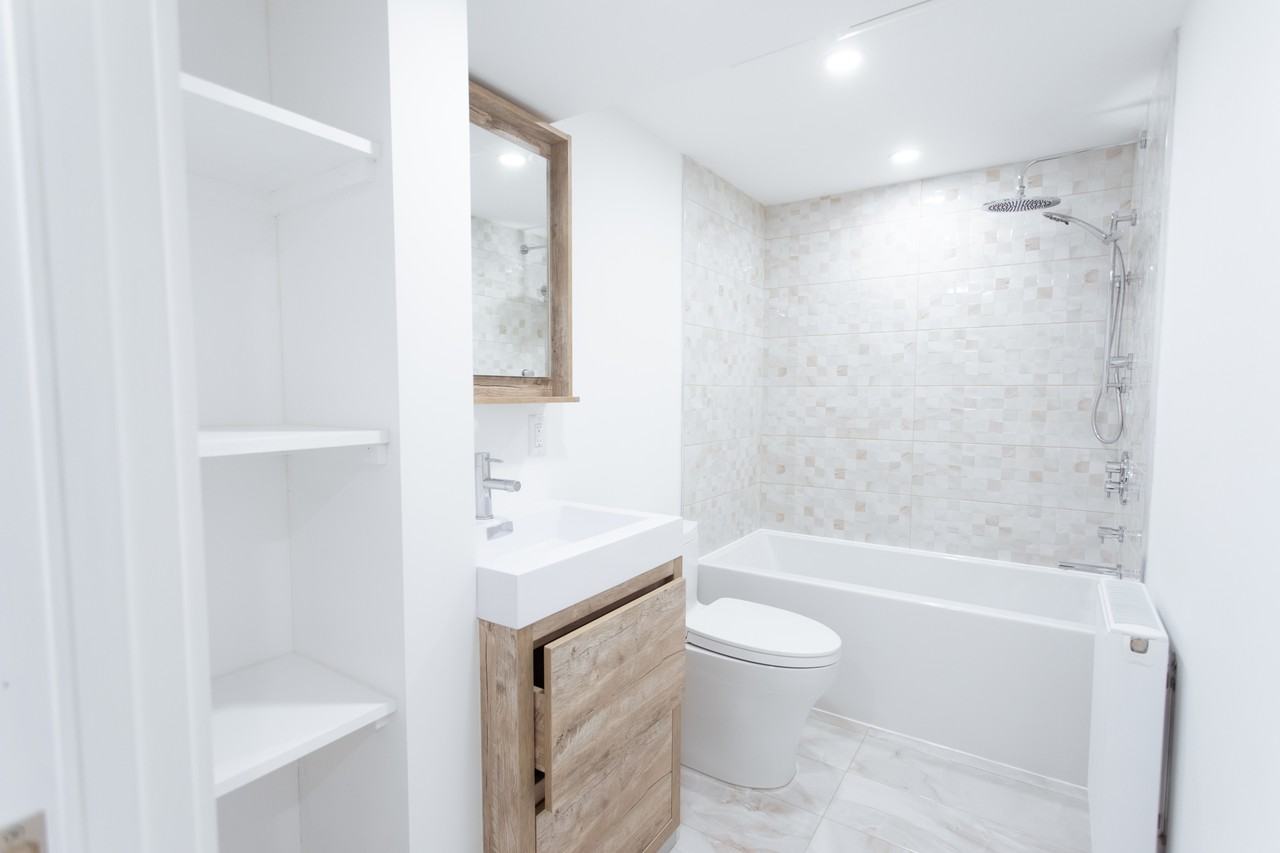 682 Bathurst Street - Photo 9