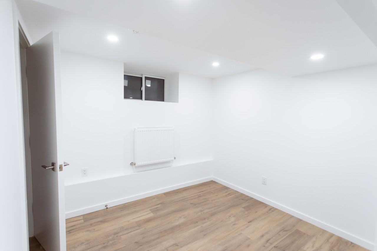 682 Bathurst Street - Photo 10
