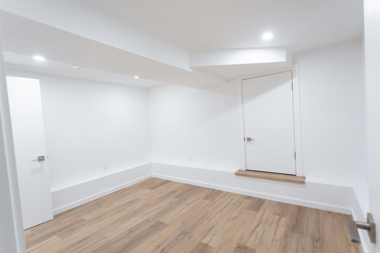 682 Bathurst Street - Photo 11